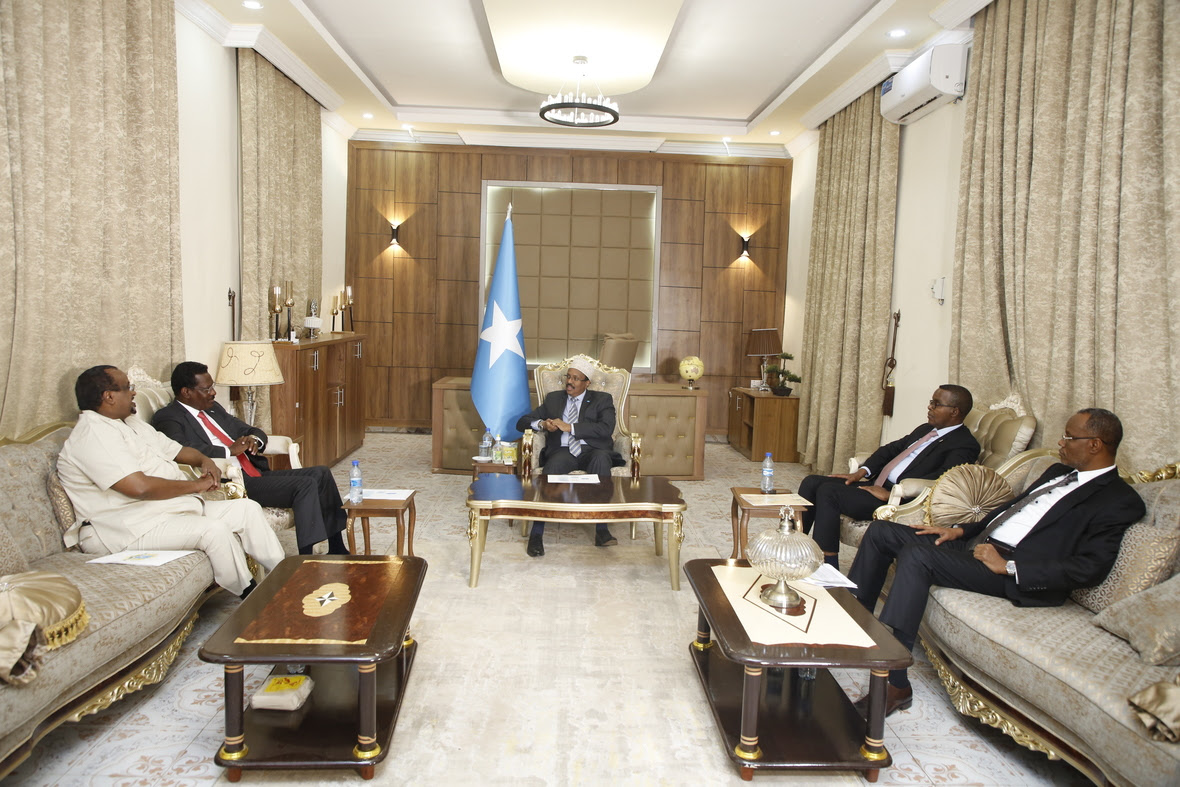 Farmaajo oo Dhuusamareeb kula kulmay Madaxda Shirka
