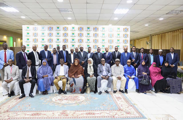 Axmed Madoobe oo la kulmay xildhibaannada matala jubbaland