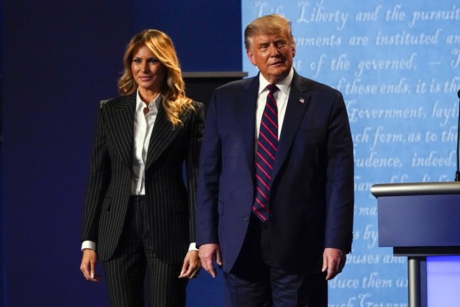 Trump oo Karoona ku dhacay