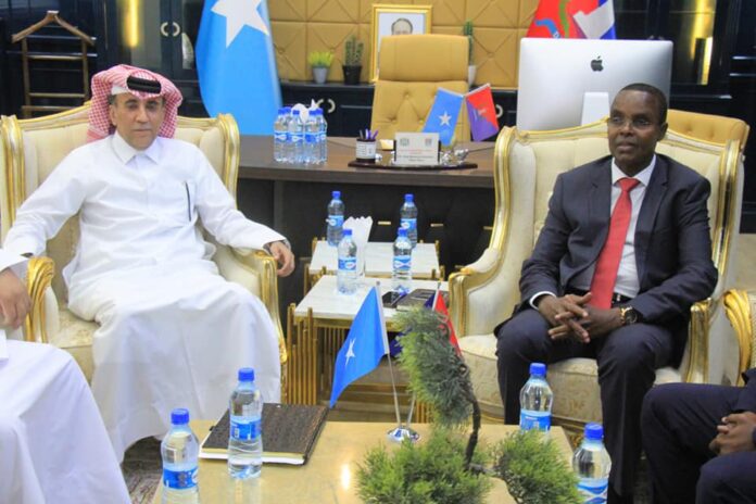 Kulanka Cumar Filish iyo Safiirka Qatar ee Soomaaliya1