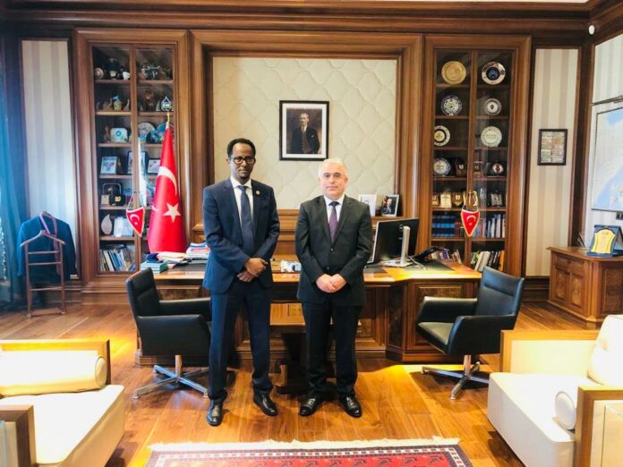 Wasiirka tamarta iyo Danjiraha Turkiga ee Soomaaliya