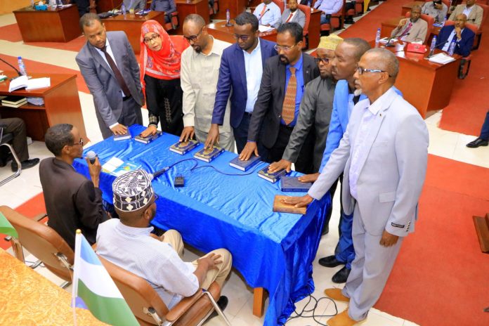 Xildhibaanada cusub ee Baarlamaanka Puntland ee la dhaariyay
