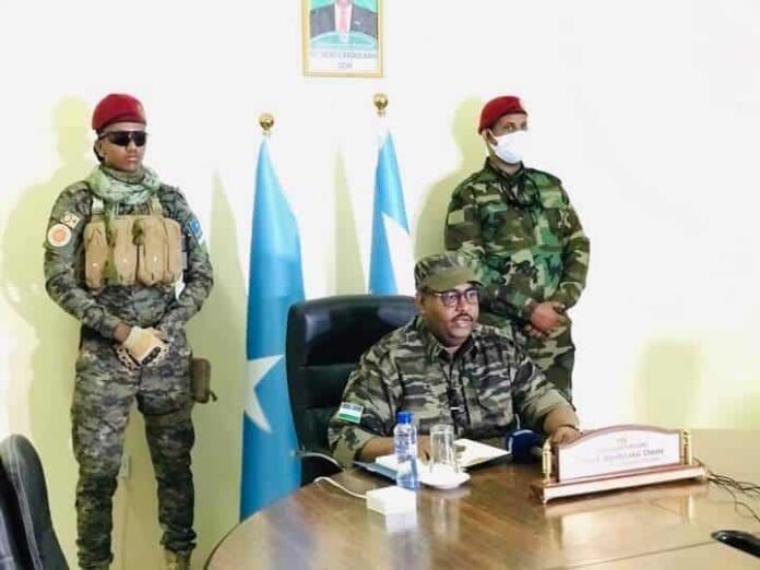 Madaxweynaha Puntland Deni oo dhar ciidan xiran
