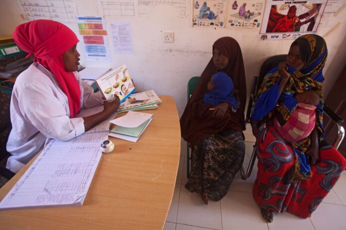 Caawinta caruurta iyo hooyooyinka Somalida