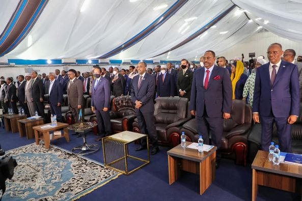 Madaxda oo wada istaagay