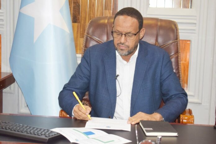 Wasaaradda Waxbarashada Somaliya oo dib dhigtay imtixankii shahaadiga