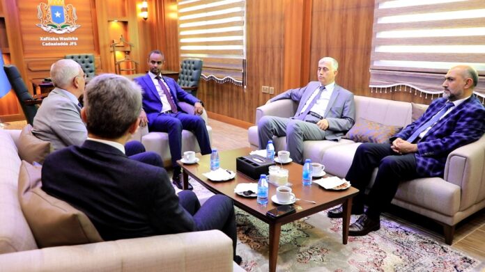 Wasiirka Caddaalada oo qaabilay Wafdi ka socda Turkiga2