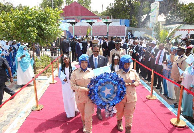 Farmaajo oo ubax dhigay taallada SYL munaasabadda xuska kowda luulyo awgeed