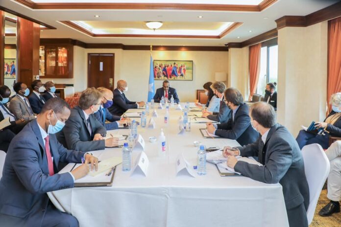 Rooble oo qaar ka mid ah safiirada beesha caalamka kula kulmay Nairobi4