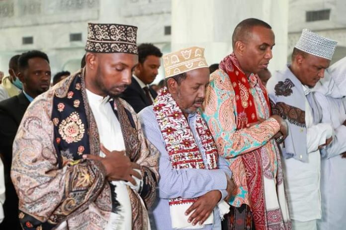 Madaxda dalka oo Salaada Ciida shacabka kula tukaday Masjidka Cali Jimcaale