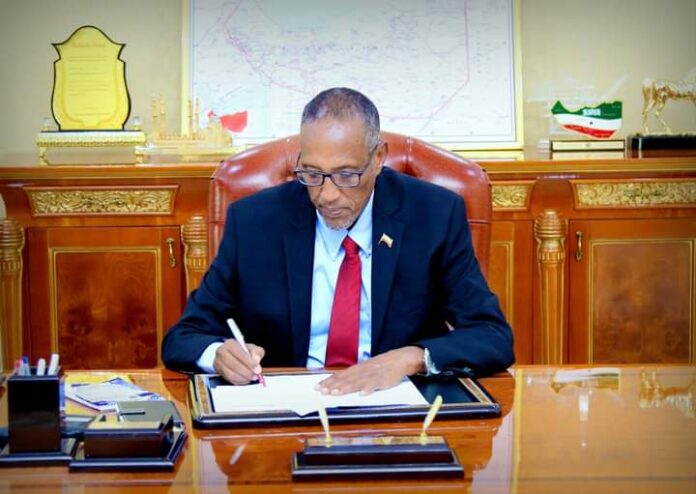 Madaxweyne Muuse Biixi 13