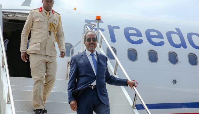 Madaxweyne Xasan oo dalka dib ugu soo laabtay