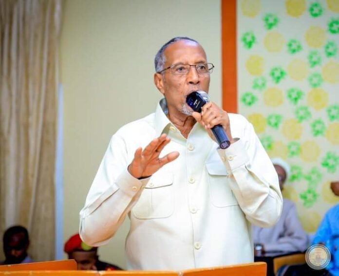 Muuse Biixi oo ka hadlay