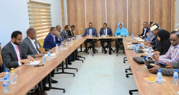 Wasiirrada maaliyadda iyo dowlad goboleedyada oo shir uga furmay Muqdisho