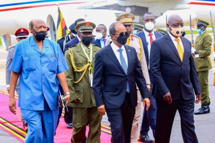 Madaxweyne Xasan oo lagu soo dhaweeyay Kampala3