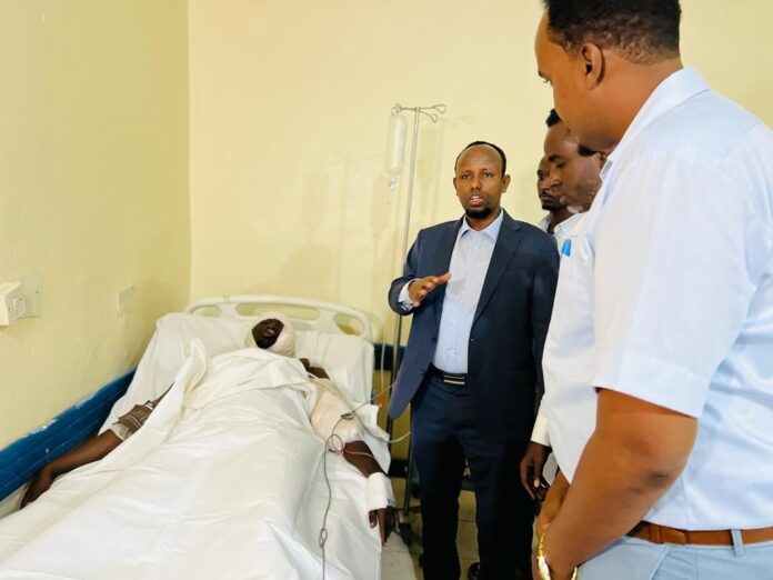 Wasaaradda caafimaadka oo booqatay dhaawacyada yaallka isbitaallada