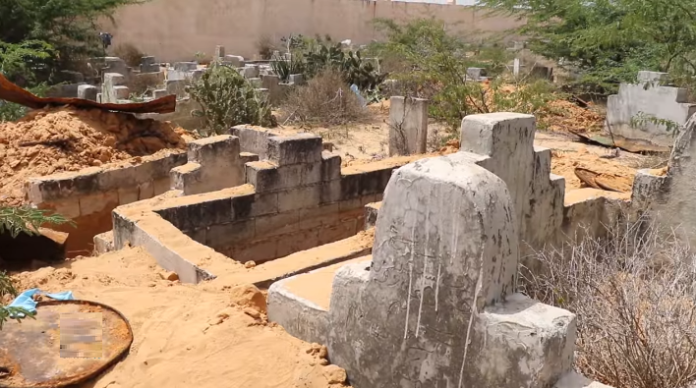 Qabuuraha Macallin Nuur oo dib loo faagay