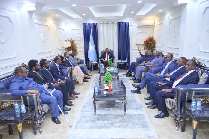 RW Xamse oo la kulmay Wasiirka Difaaca Kenya