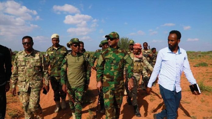 Wasiirka Gaashaandhiga DFS iyo Taliyaha xoogga dalka oo tagay Aadan Yabaal